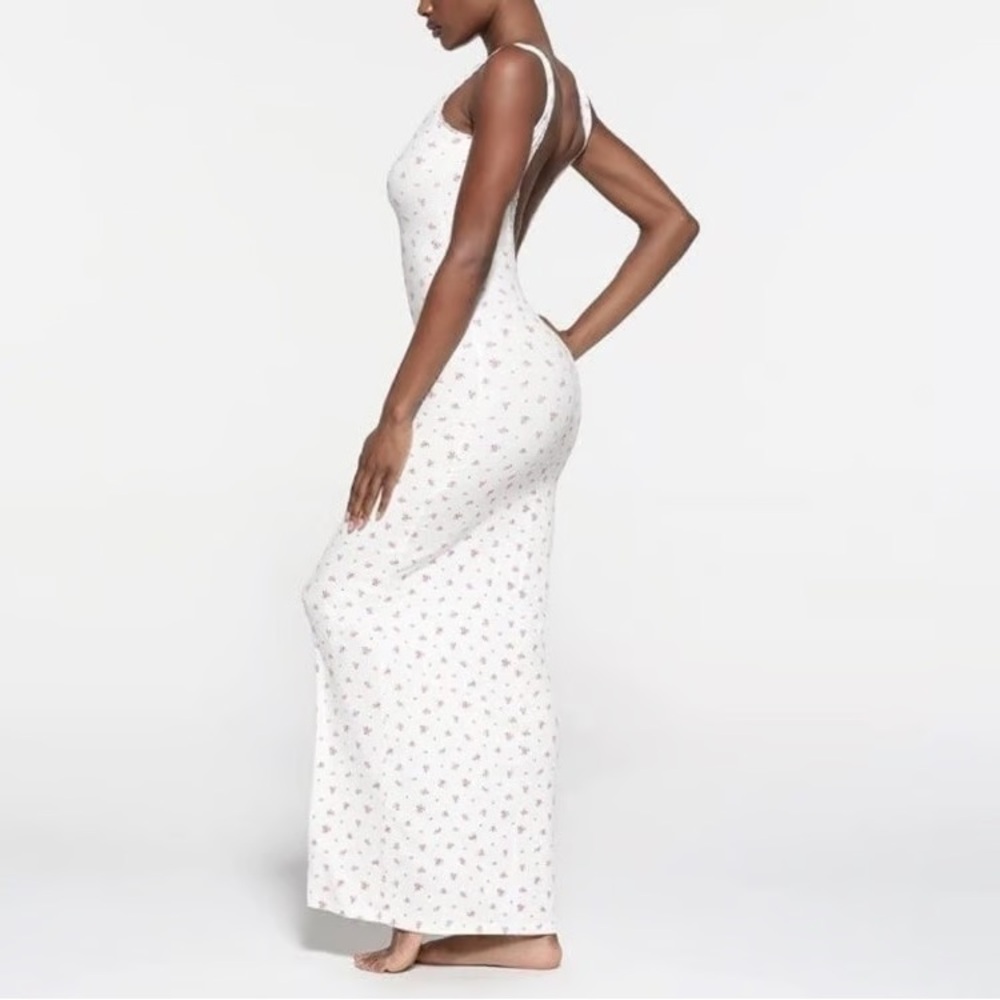 💕seasonal and rare💕 SKIMS Soft Lounge Lace Scoop Neck Maxi Dress in floral print